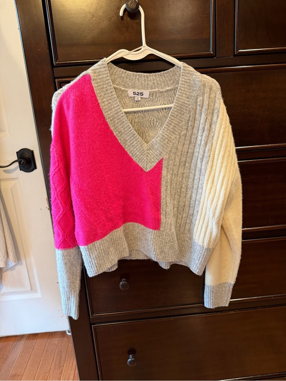 525 America Colorblock V-Neck Sweater in Gray, Hot Pink & Cream